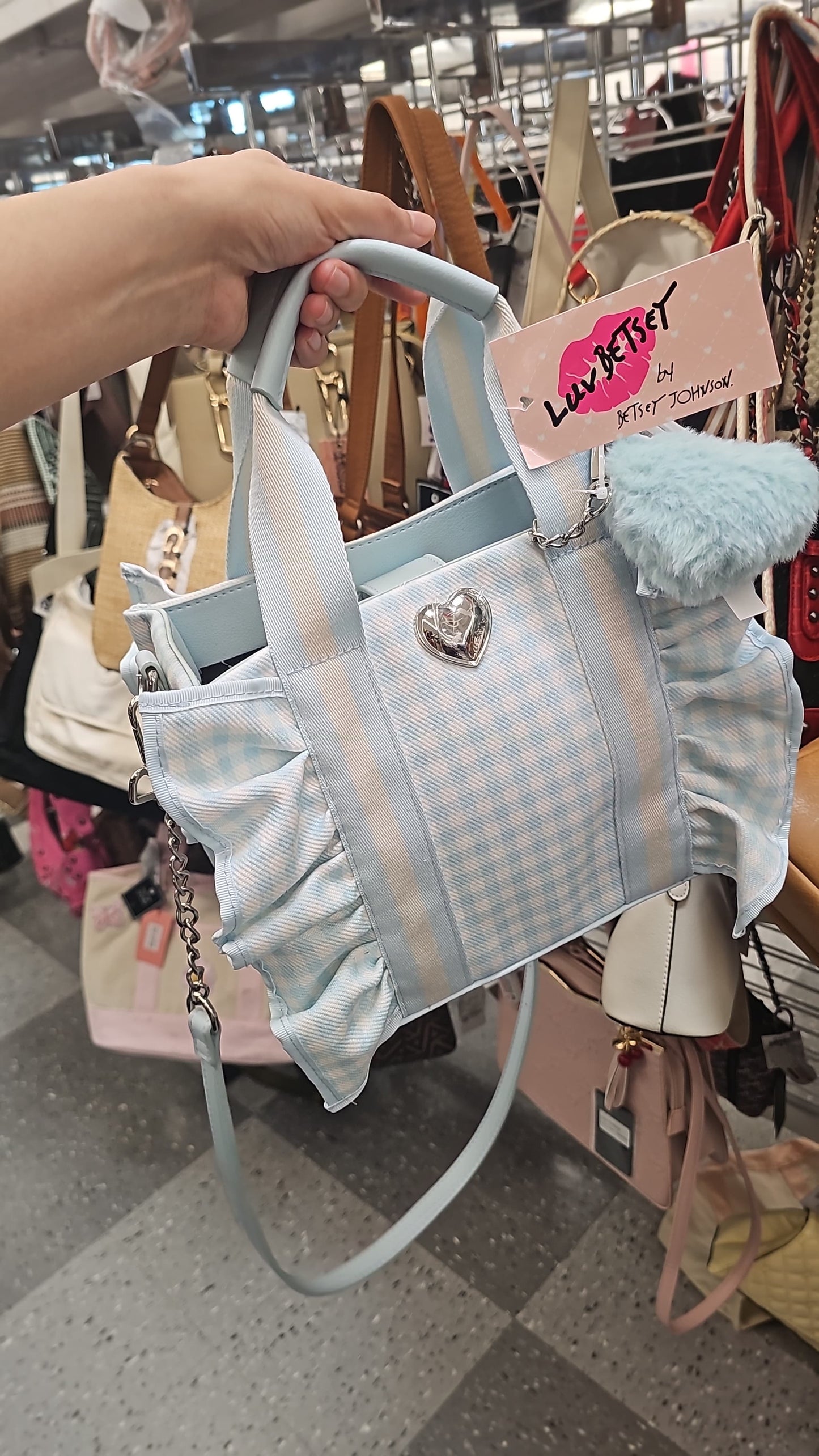 Bolsas Marie apartado y bolsa Betsey liquidación