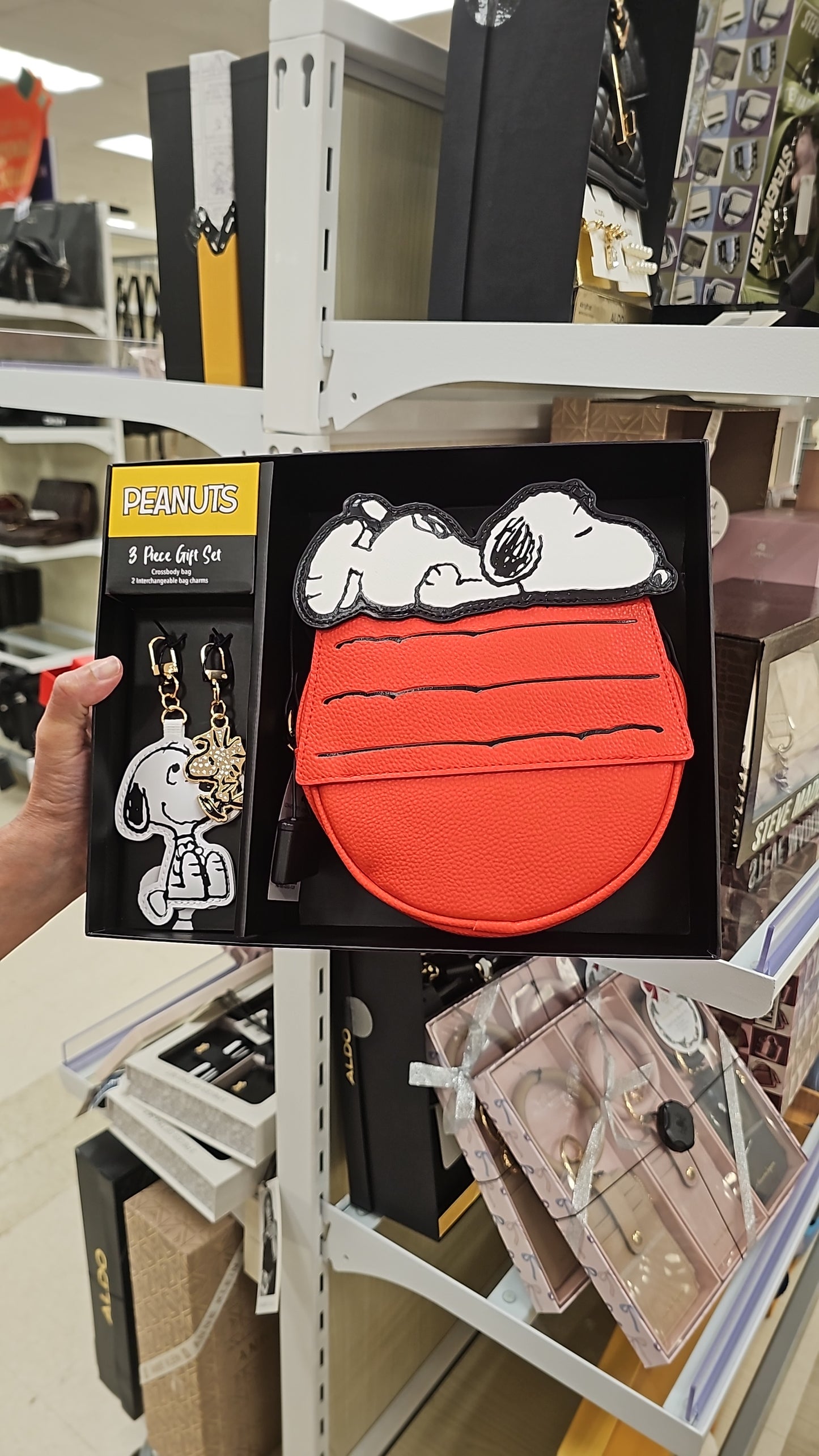 Crossbody snoopy