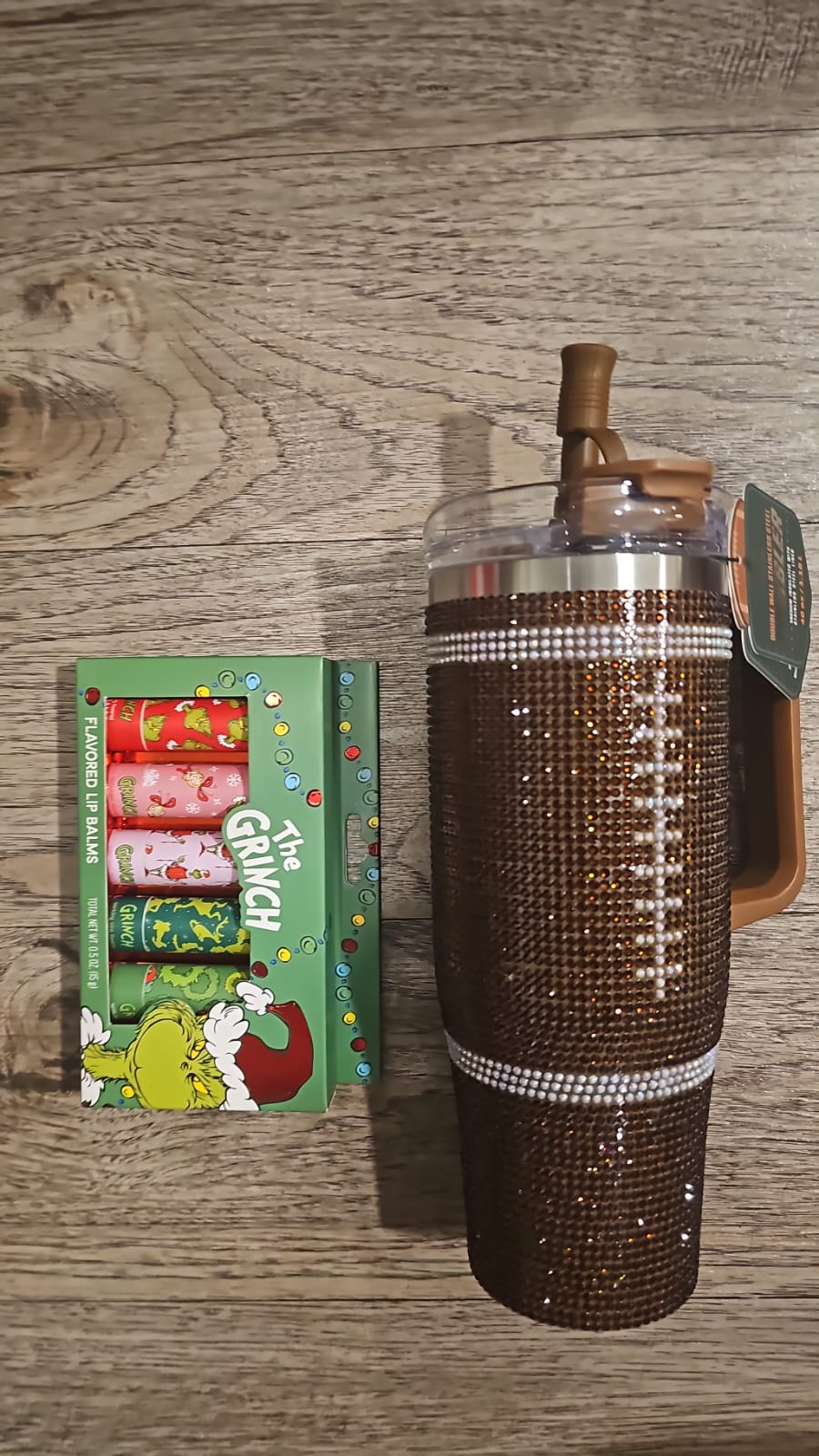 Lip balm grinch y vaso football liquidación